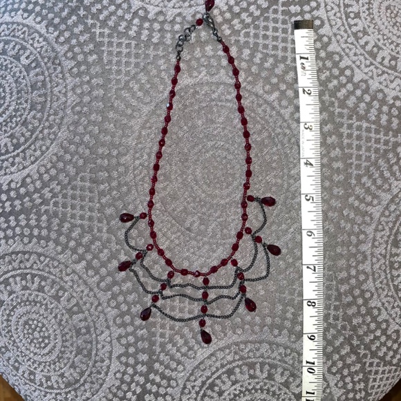 ROMANTIC GARNET-COLORED TEARDROP DRAPE BIB NECKLACE - Picture 4 of 9